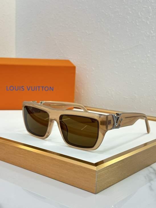 Picture of Louis Vuitton Sunglasses _SKUfw79615815fw